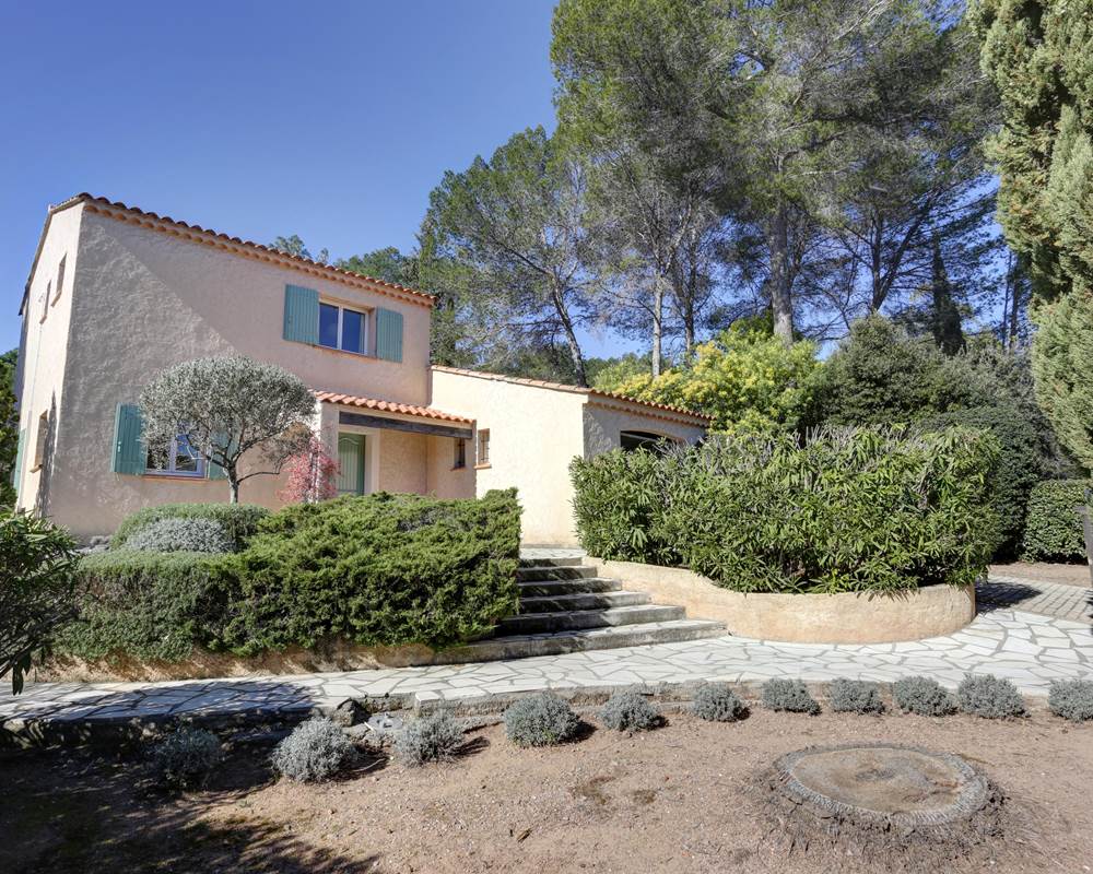 vue avant de la villa