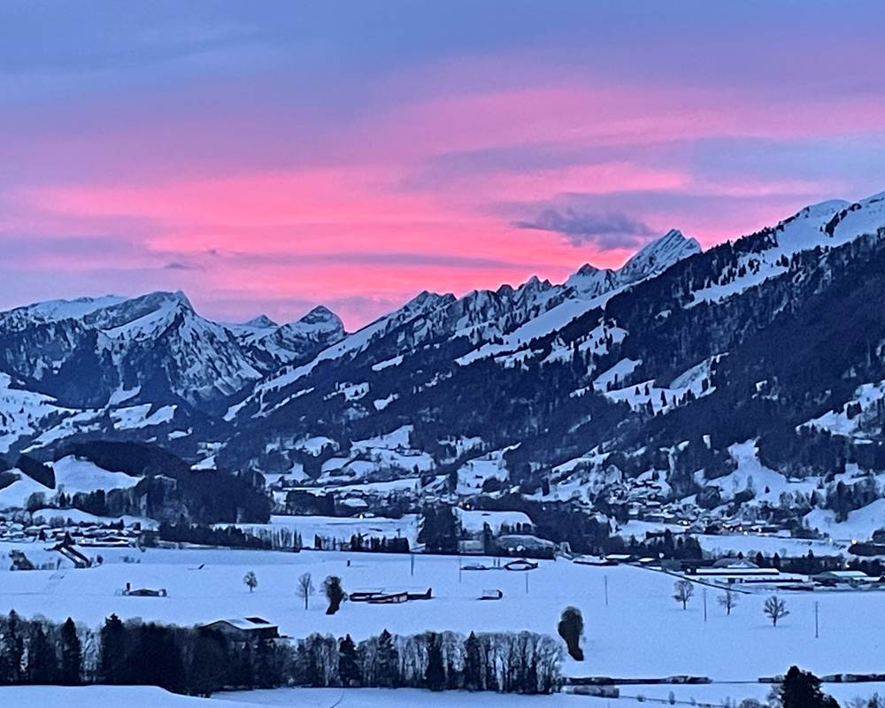 coucher-de-soleil-vu -du -studo-hiver-neige-tranquillite-Suisse
