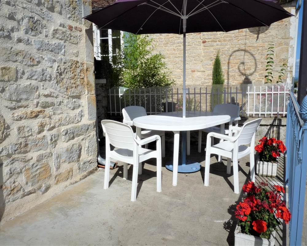 Terrasse devant le gîte