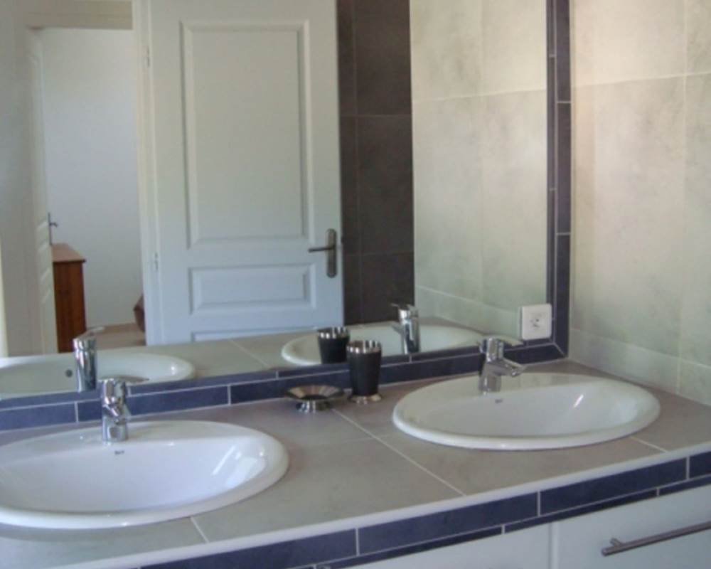 SALLE DE BAINS DEPENDANCE