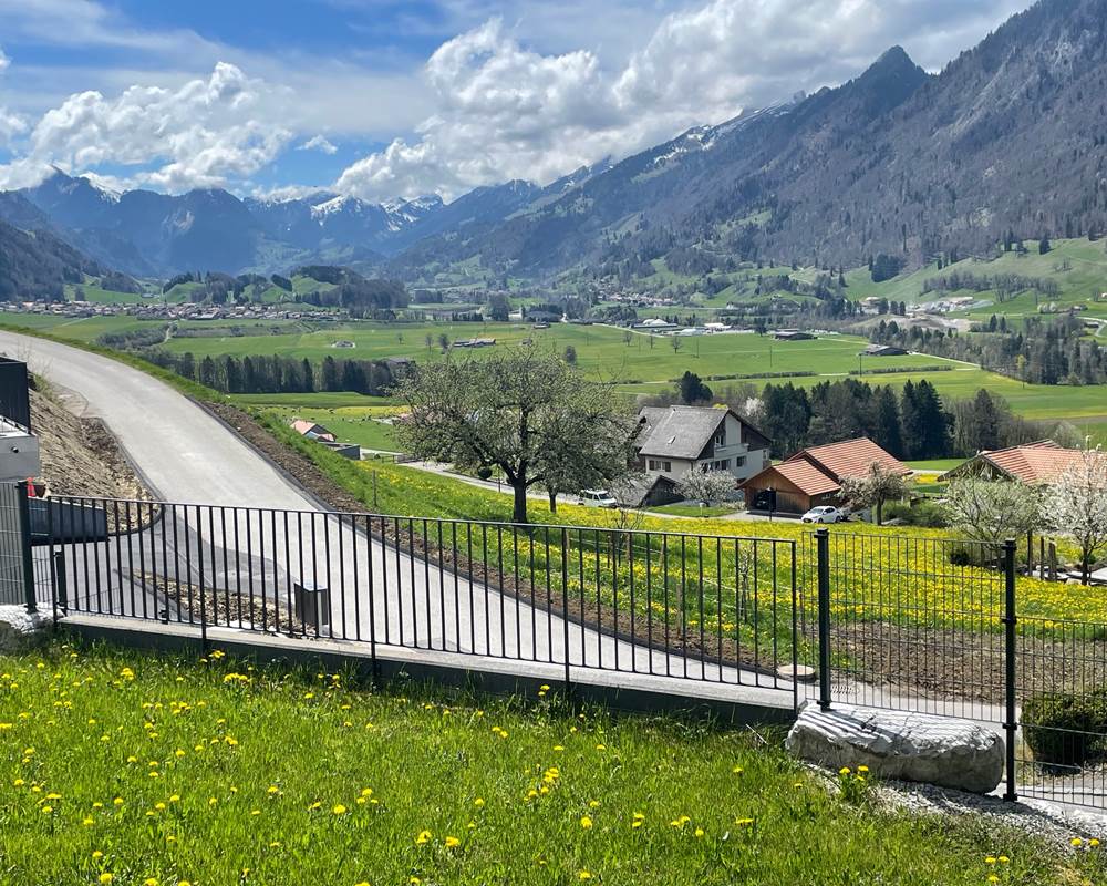 vue-panoramique-gruyere-montagne-studio-vacances-couple-suisse