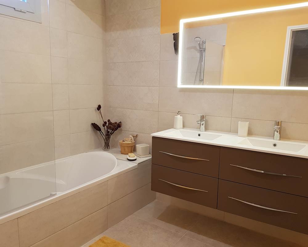 Salle de Bain 1 à l'étage