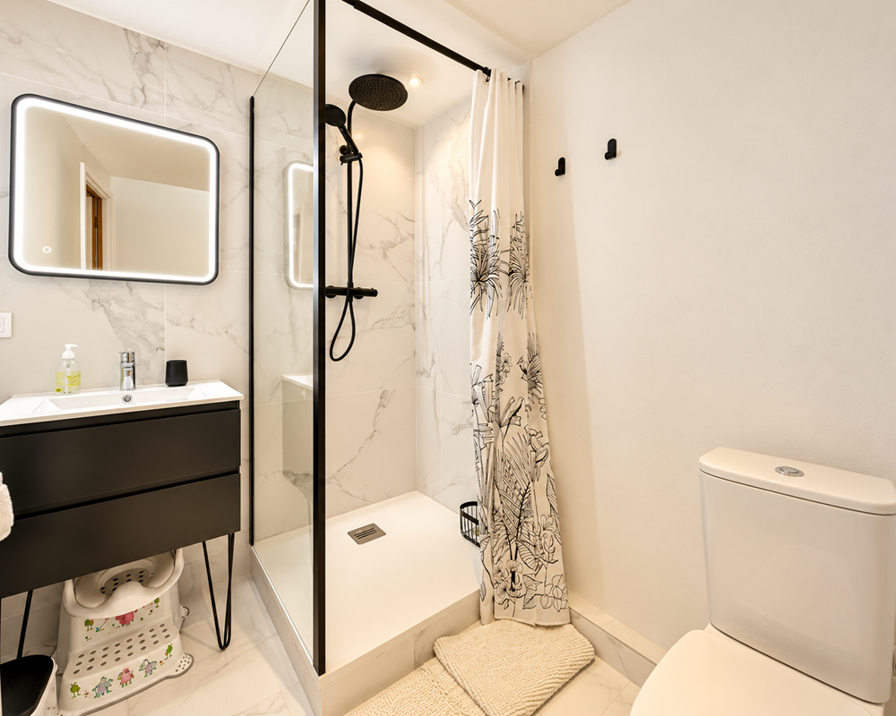 salle de douche de plain pied au rez de chaussée