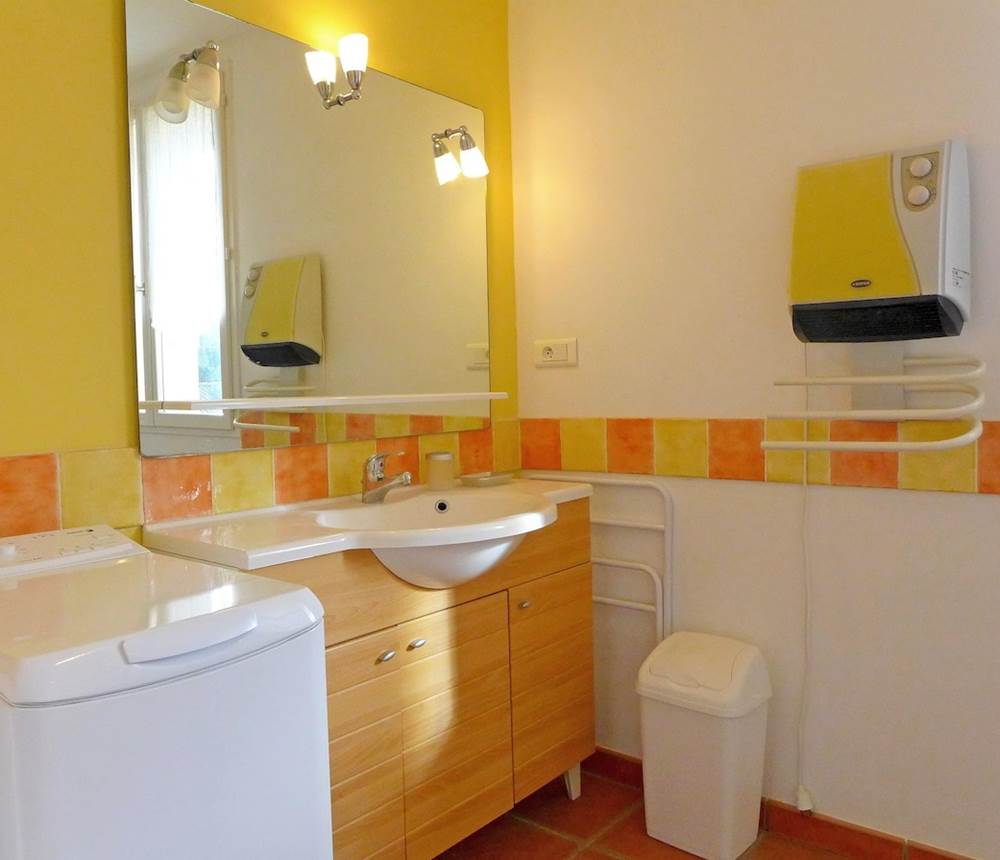 CHÂTEAU-MAYLANDIE-Le-Gîte-Malvoisie-Salle-De-Bain