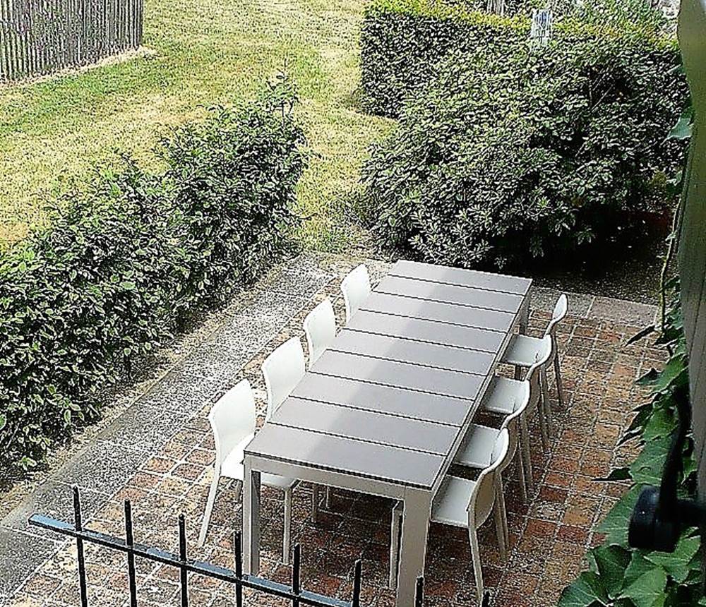 Terrasse de l'OUSTAL avec store électrique et pergola