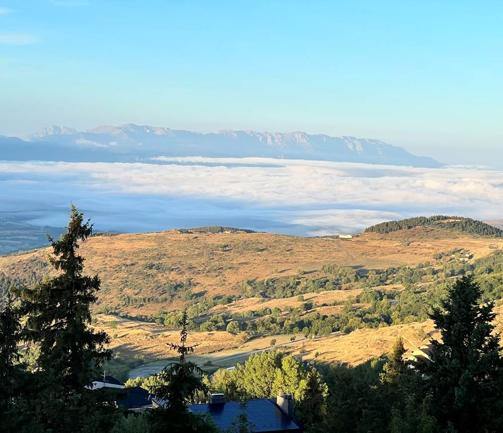 Vue du salon en direction de Puigcerda en Espagne