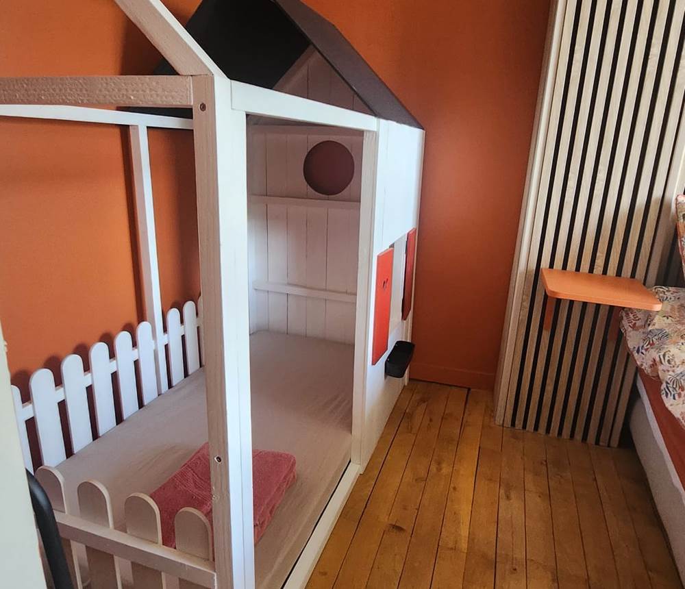 Lit enfant de la chambre 4 M