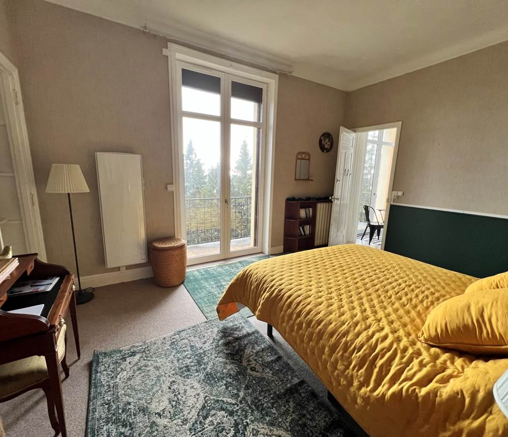 Chambre  partie parents (17m2) avec accès direct à la salle d'eau