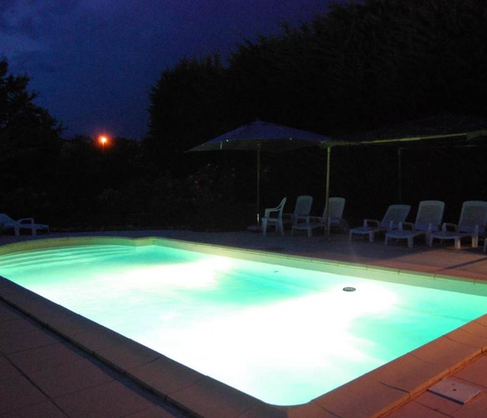 le mas richard maison piscine nuit