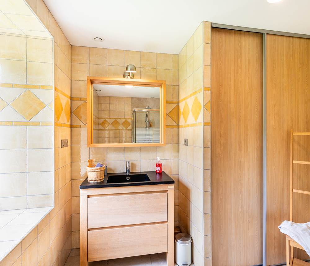 Salle de Bain Chambre2 BedinBellongue