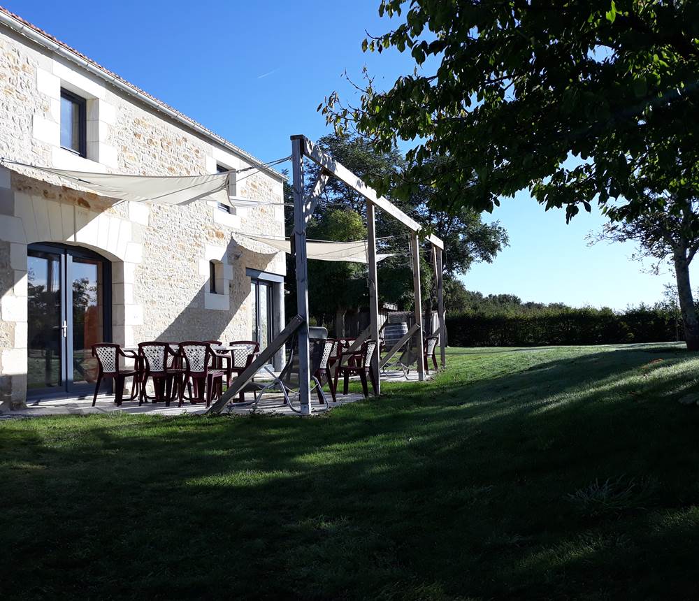 Terrasse ombragée du gîte