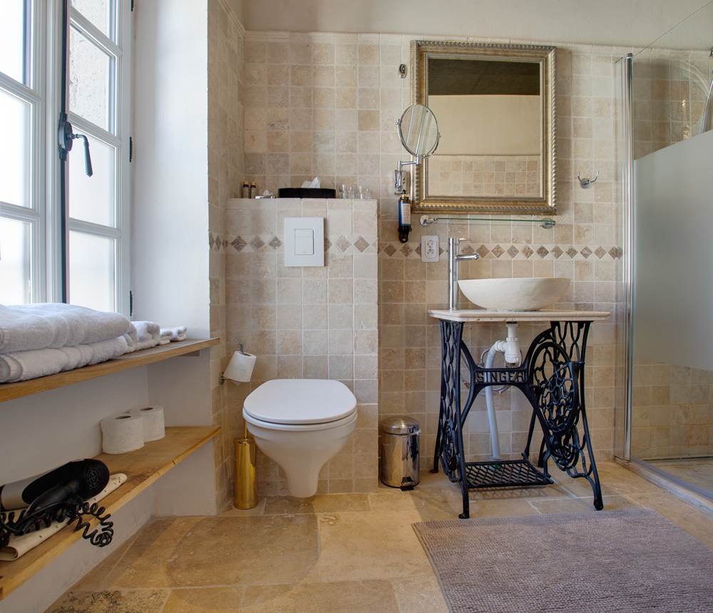 Noilly Prat bathroom1