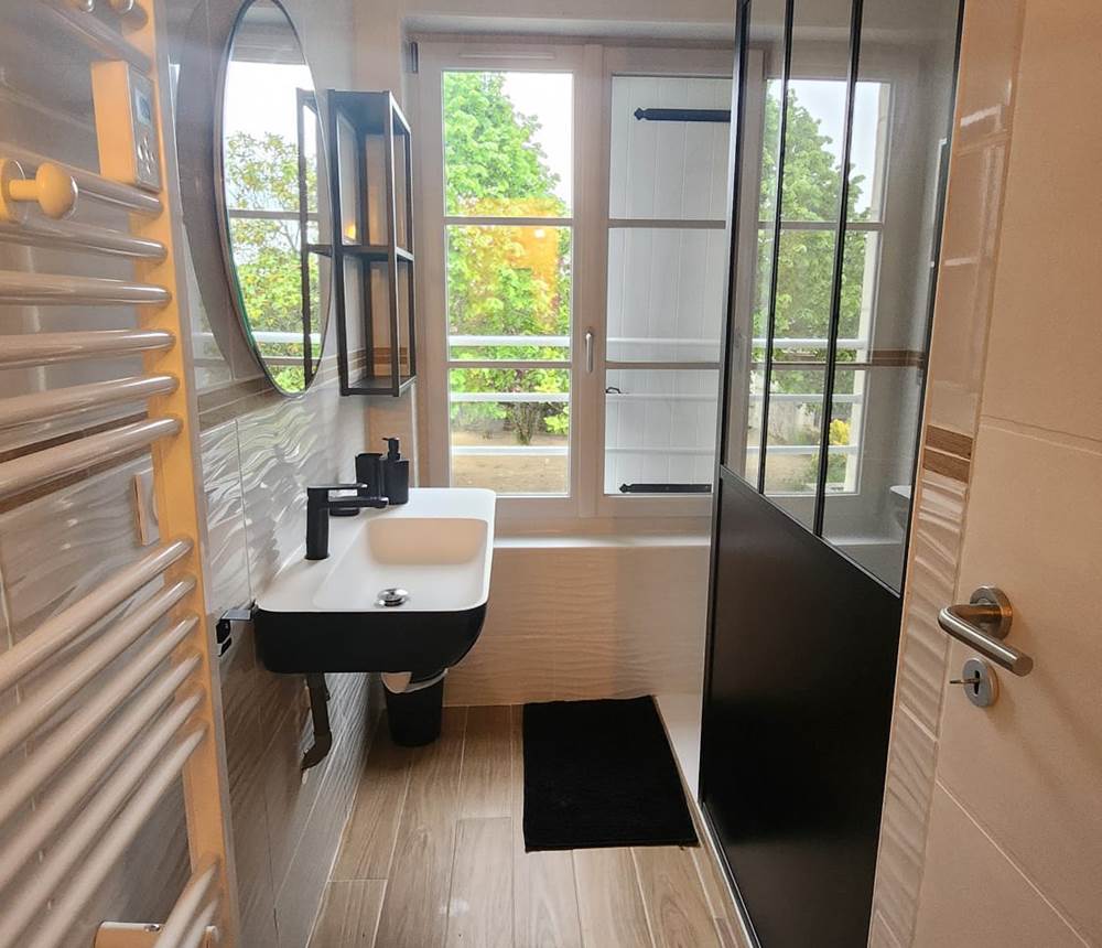 vue d'ensemble de la salle de bain 1, indépendante.