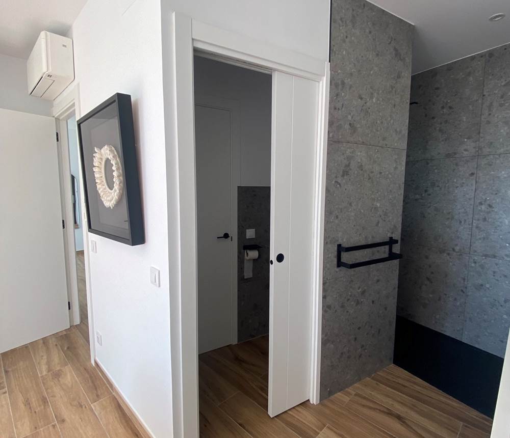 Salle d'eau de la chambre corail, WC indépendant