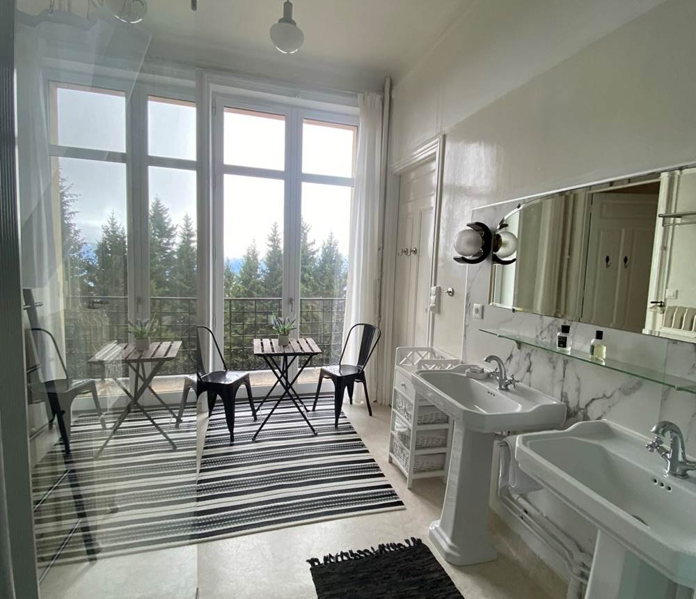 Salle d'eau avec Balcon, dans le style du Grand Hôtel