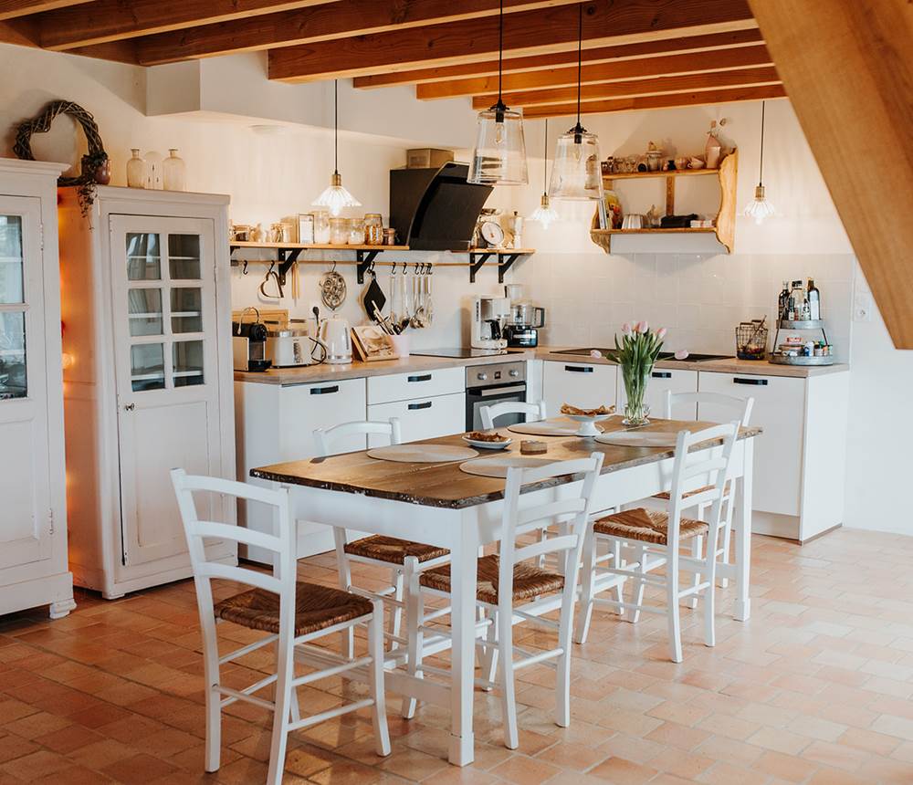 Gîte de charme La Grange, cuisine et table de repas