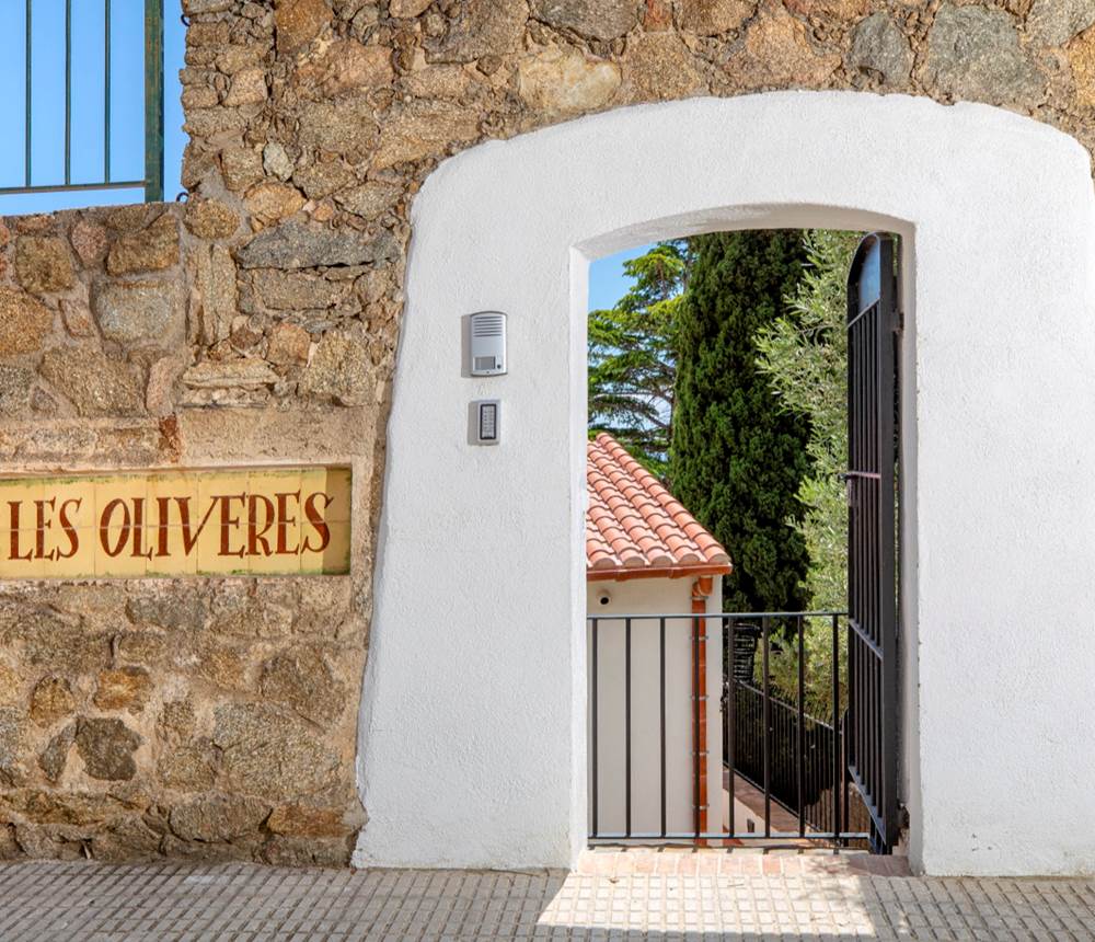 35 Oliveres Patio exterieur 3