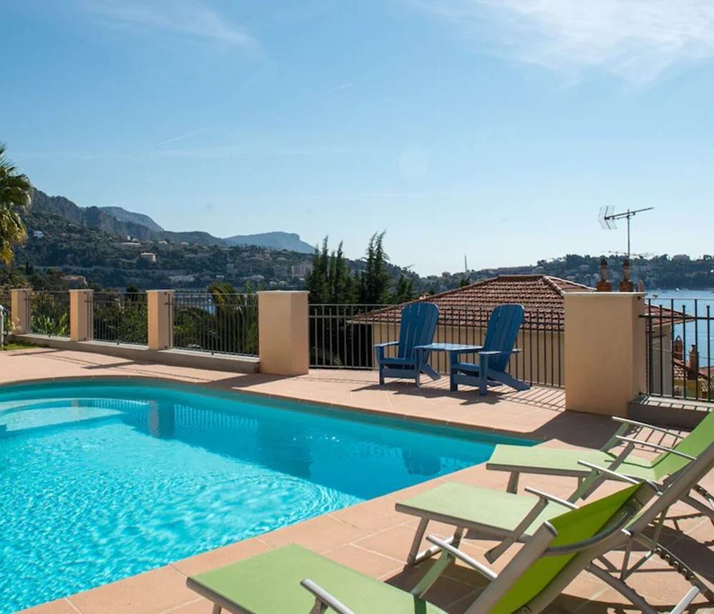 Piscine vue mer