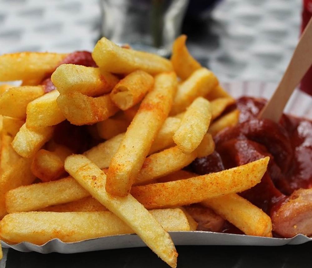 Frites maison, pommes de terre locales.