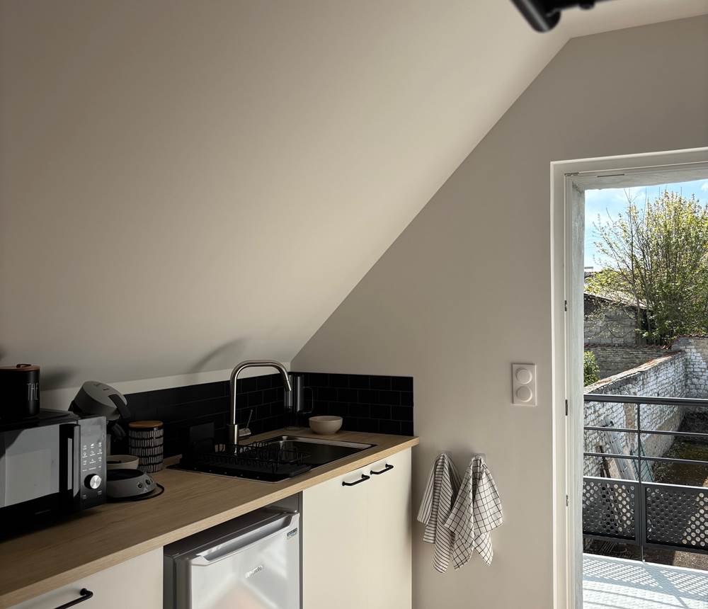 frigo, micro-ondes, cafetiere,...