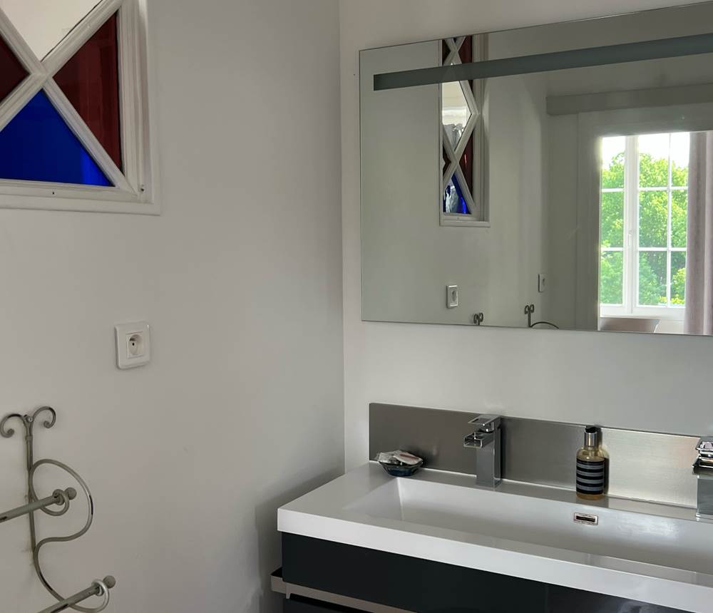 Salle de la bain de la suite, les Perceneige, chambres d'hôtes