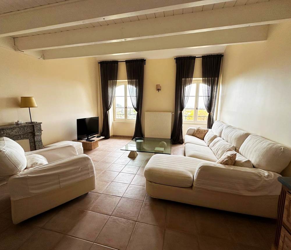 Apt1 Salon2