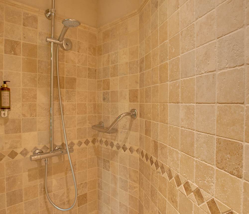 Escapat shower room