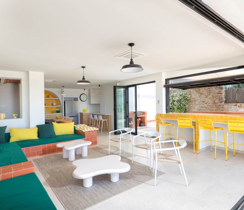 16 Oliveres Patio Salon  2