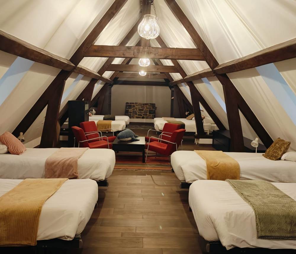 Chambre 8 lits simples