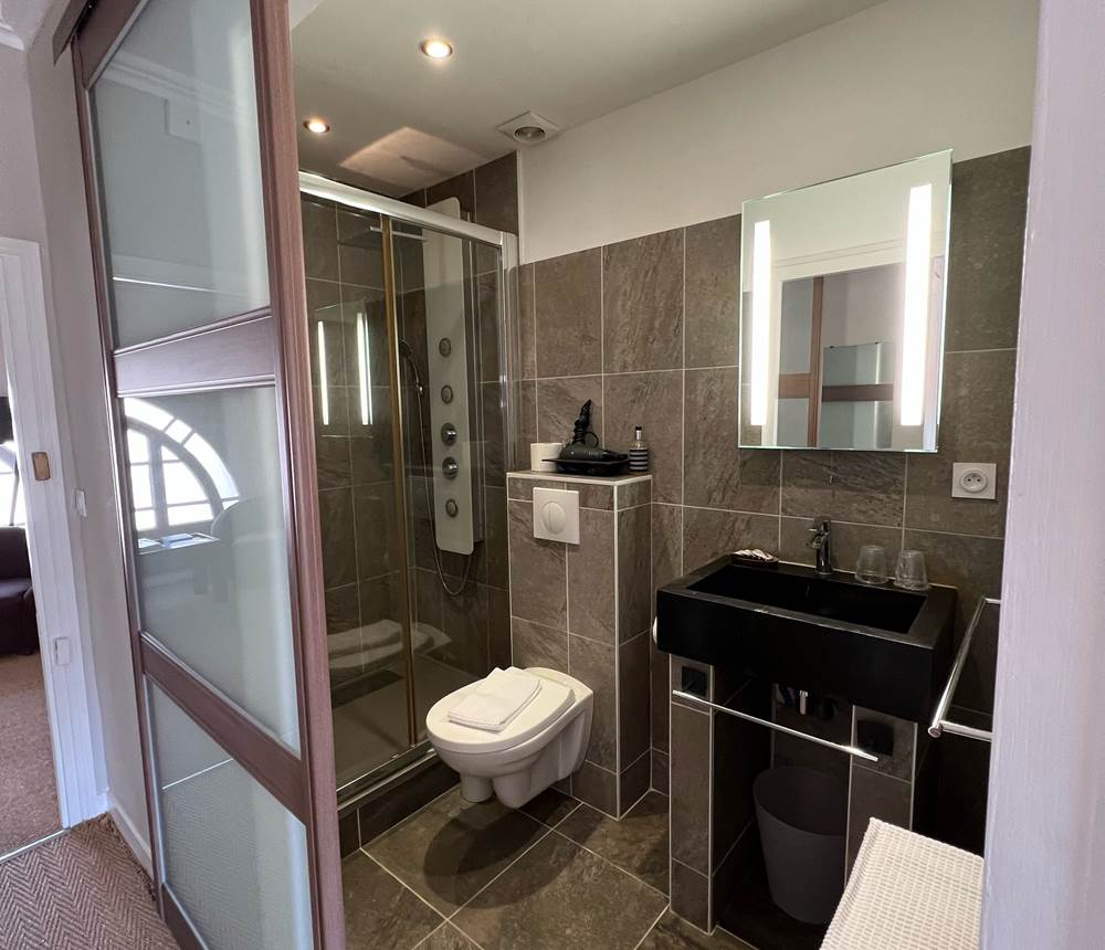 Salle de bain Chambre 8-3