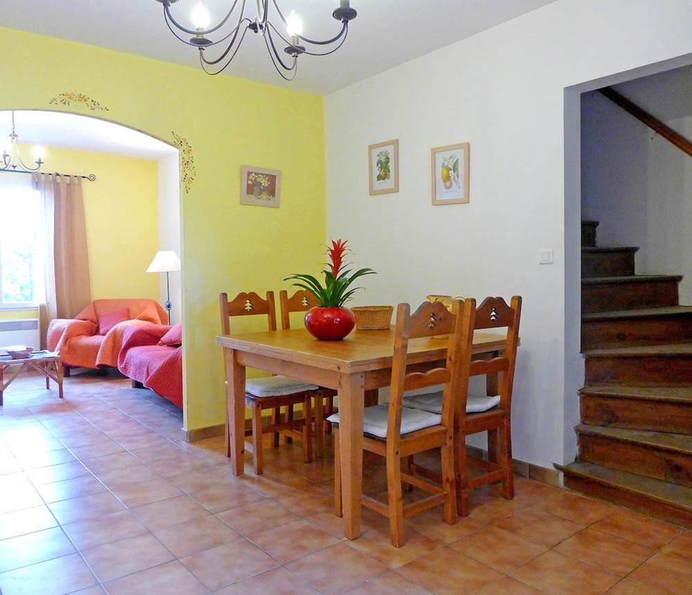 CHÂTEAU-MAYLANDIE-Le-Gîte-Malvoisie-Table-à-Manger
