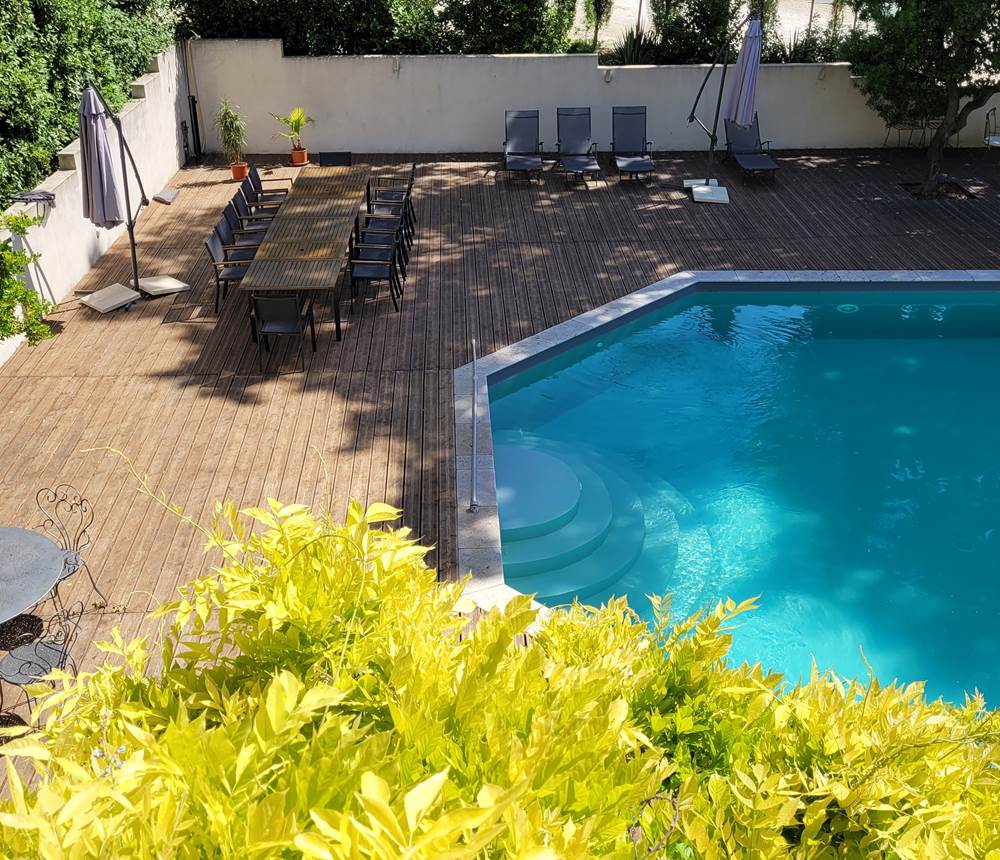 et 1 Chambre Expressions vue terrasse et piscine