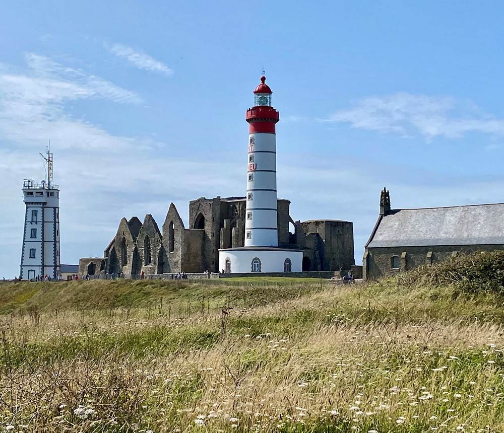 La pointe Saint-Mathieu, à 3,5 kms des gîtes Le Jardin de l'Ecurie et La Grange
