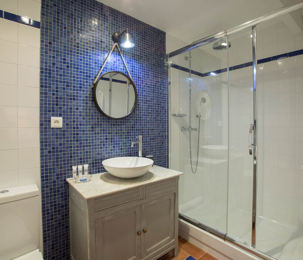 Salagou bathroom