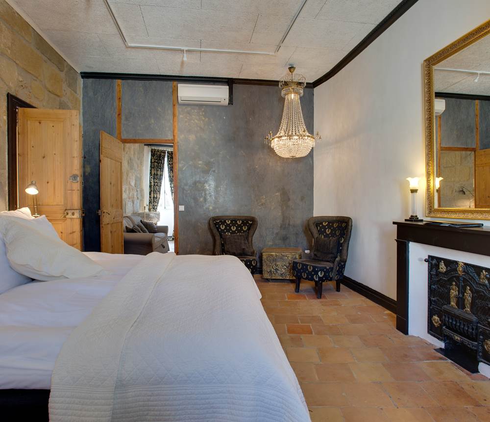 NoillyPrat room1