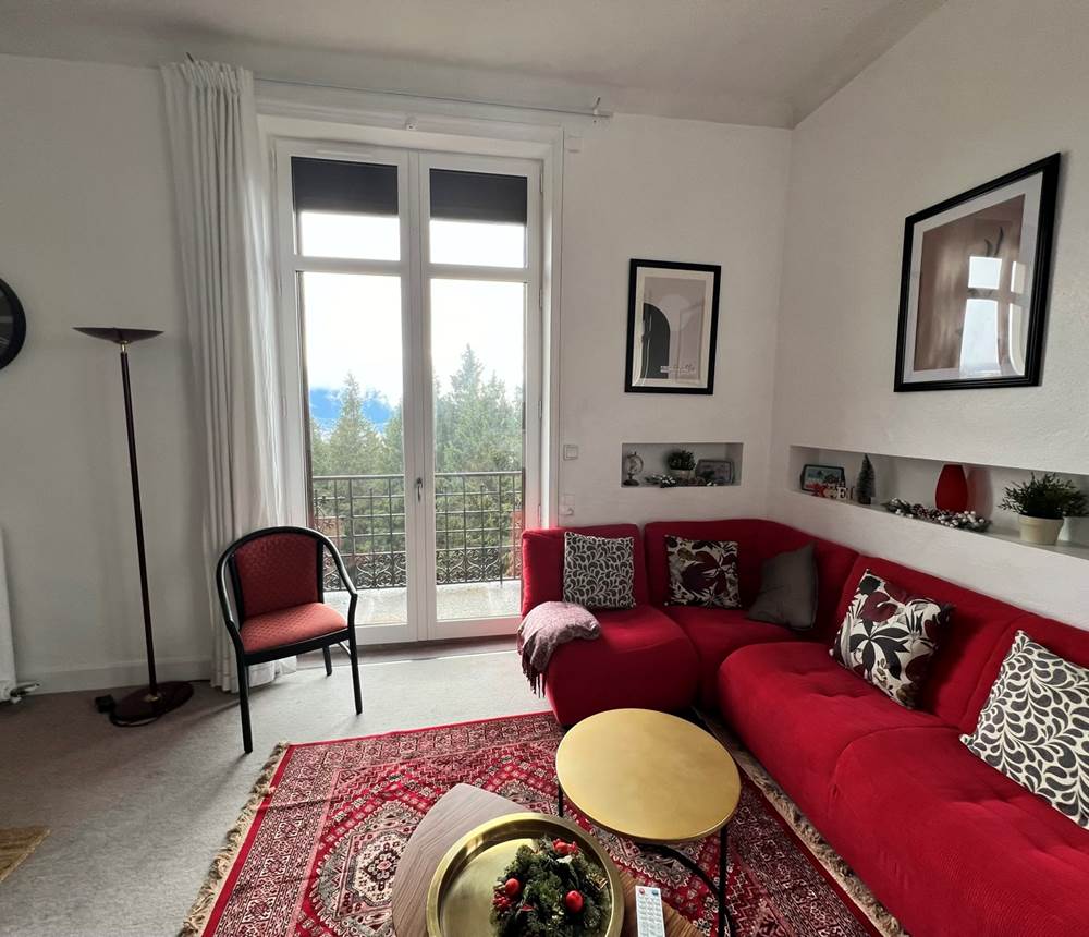 Coin salon 2 balcons, espace détente, TV laissez vous emporter par la magie des Pyrénées