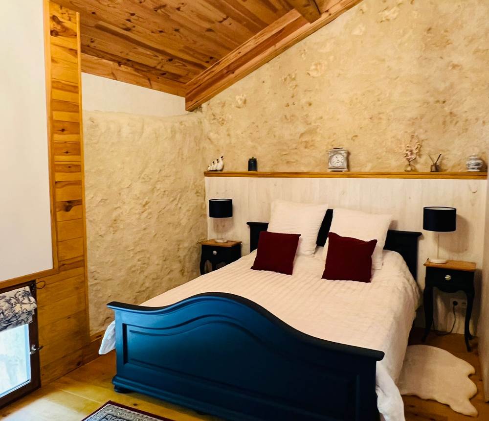 The Barn Gite - Bedroom 1, King Bed