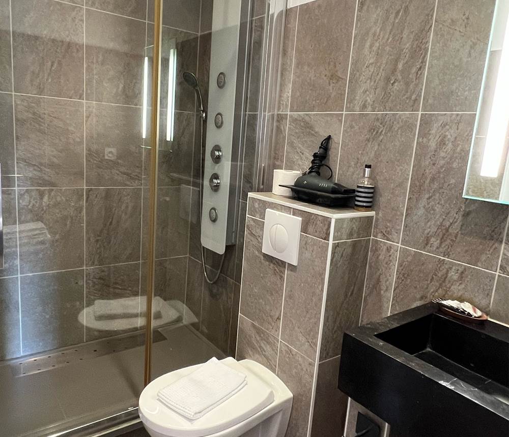 Salle de bain Chambre 8-1
