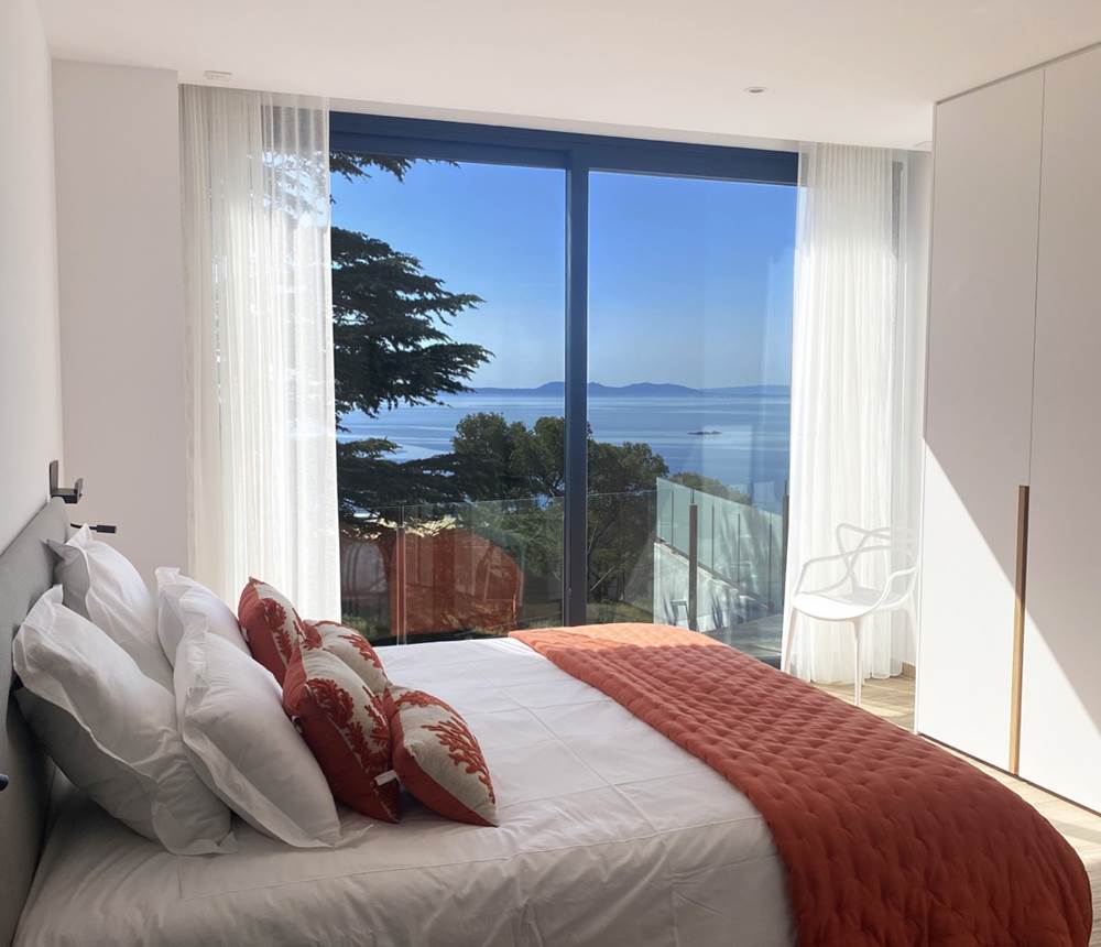 La chambre Corail avec sa magnifique vue sur le golfe de Rosas
