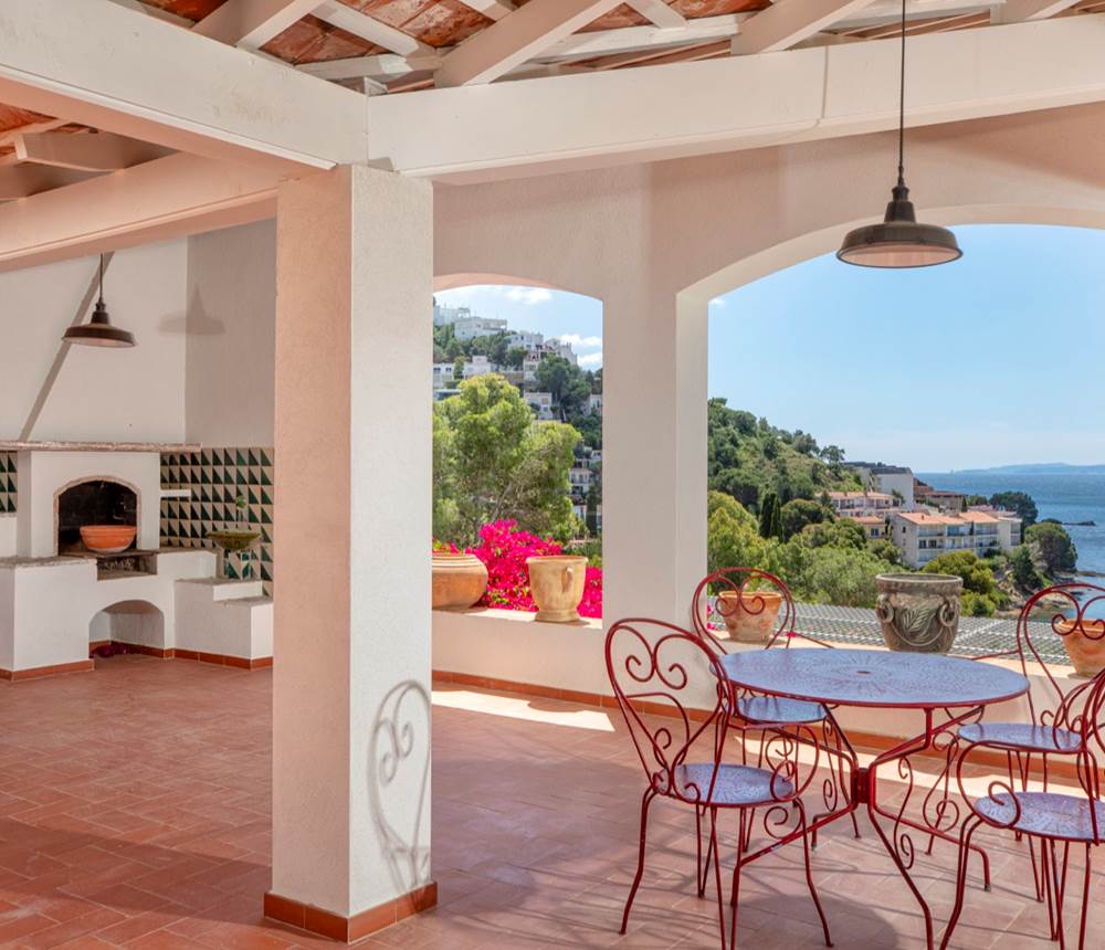 26 Oliveres Patio couvert vue mer