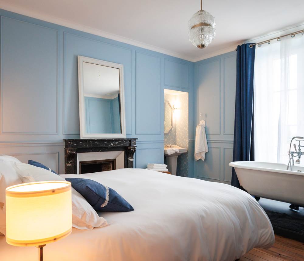 Chambre bleue gite de charme Le Quatre feuilles proche Puy du Fou