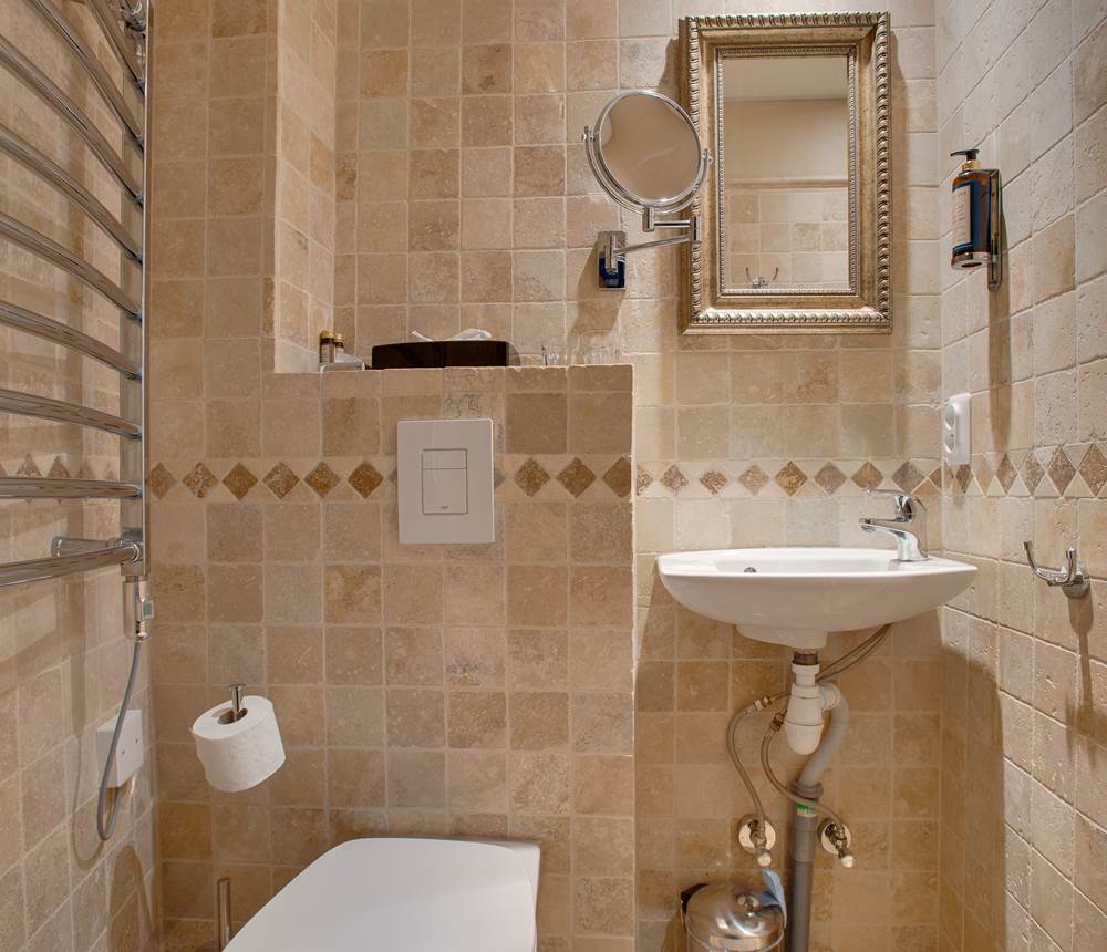 Brescou bathroom3