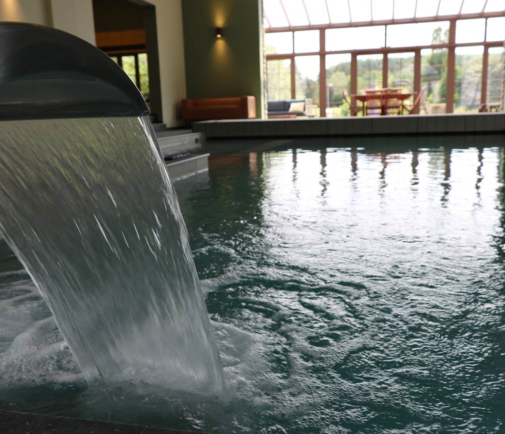 Piscine avec jets