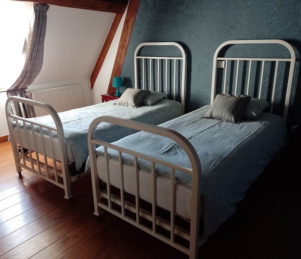 Chambre 2 lits 1 personne