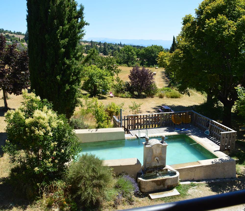 La vue sur le bassin depuis la fenêtre de la chambre Fontaine