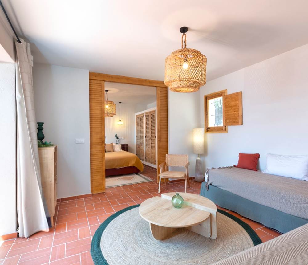 23 Oliveres Patio Salon Suite parentale 1 vue mer