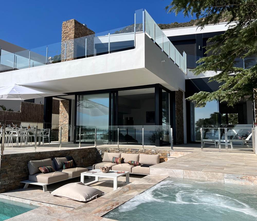 Style contemporain pour cette toute nouvelle villa Barbara