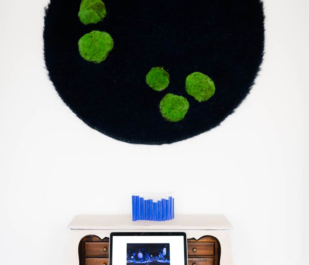 Chambre Yves Klein, bureau de travail