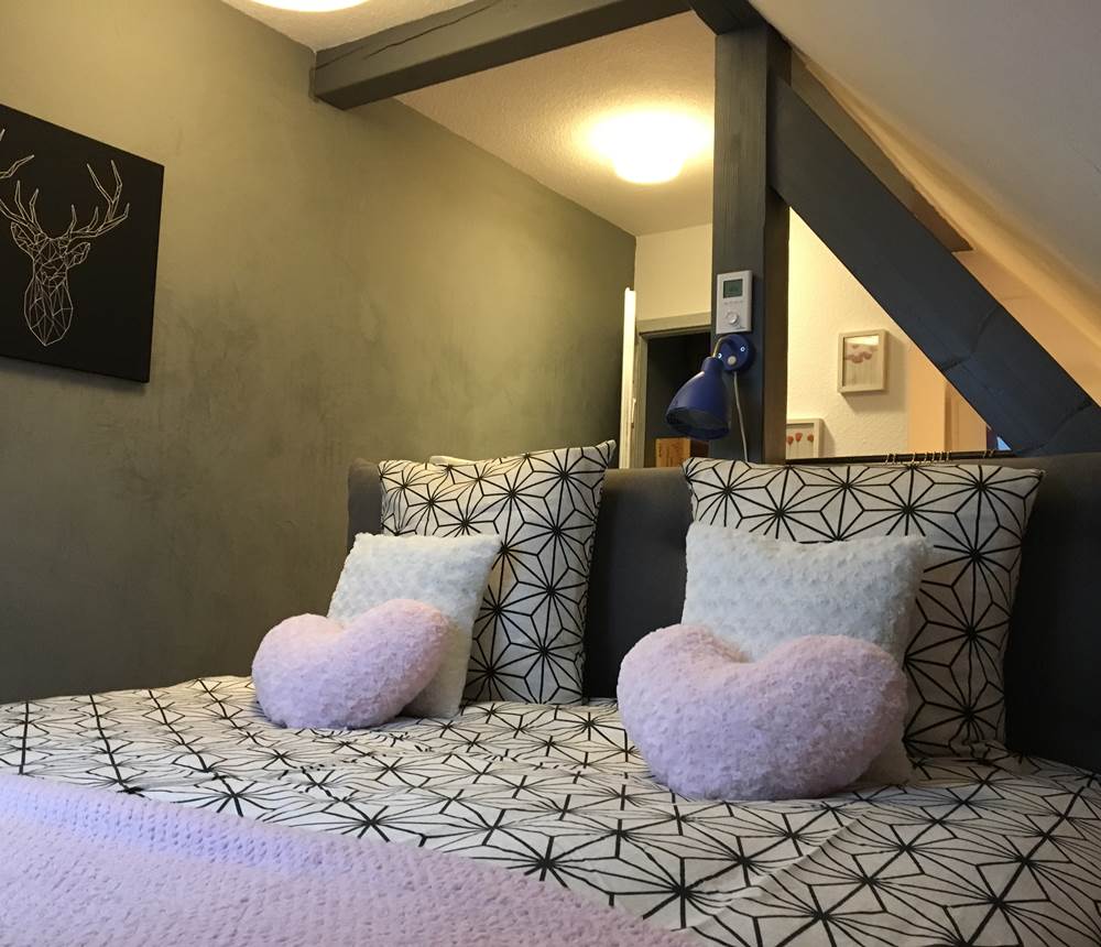 La chambre avec lit king-size