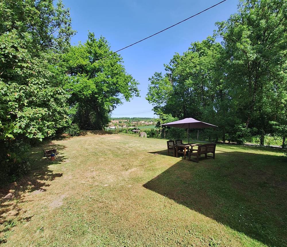 The Lodge Gite - Garden area